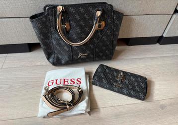 Guess handtas en portemonnee beschikbaar voor biedingen
