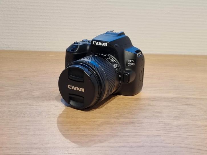 Canon EOS 250D camera + 18-55mm Lens, Audio, Tv en Foto, Fotocamera's Analoog, Ophalen of Verzenden