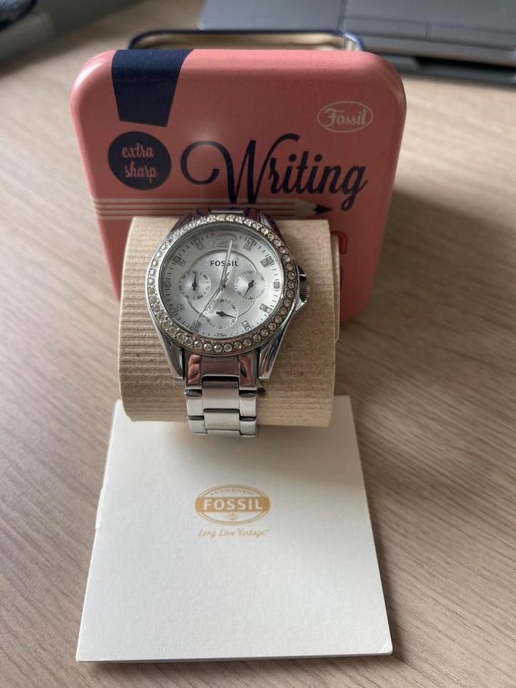 Fossil dameshorloge zilver met steentjes, Sieraden, Tassen en Uiterlijk, Horloges | Dames, Zo goed als nieuw, Polshorloge, Fossil