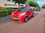 Peugeot 107 - erg netjes - weinig km - nieuwe banden, Voorwielaandrijving, Stof, Handgeschakeld, Grijs