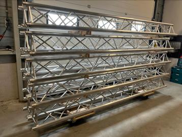 Nieuwe driehoek30 truss van SIXTY82 te koop wegens B-stock beschikbaar voor biedingen