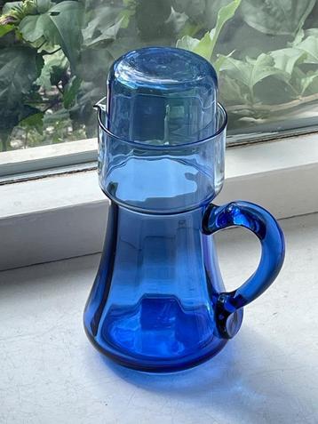 Vintage blauw glazen waterkan met drinkglas Scandinavië beschikbaar voor biedingen