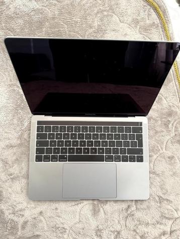 MacBook Pro 13 Inch Touchbar beschikbaar voor biedingen
