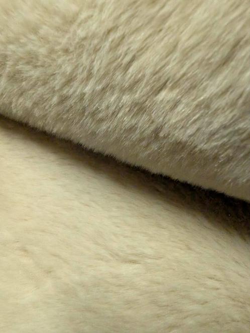 ️ Large Faux Rabbit Fur Rug – 160  230 cm – €60, Hobby en Vrije tijd, Stoffen en Lappen, Zo goed als nieuw, Leer of Kunstleer