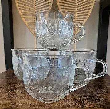 Vintage Arcoroc kopjes beschikbaar voor biedingen