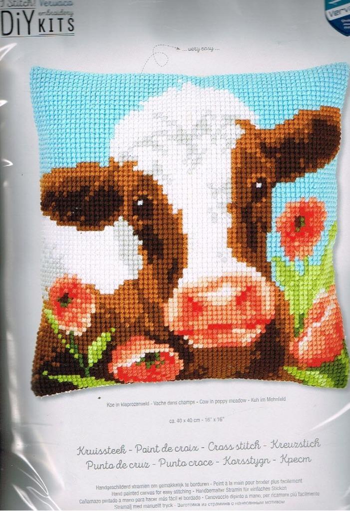 Cado vervaco borduurpakket kussen koe in klaprozenveld, Hobby en Vrije tijd, Borduren en Borduurmachines, Nieuw, Borduurpakket