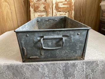 Brocante oude metalen magazijnbak / grijs / Rank Xerox beschikbaar voor biedingen