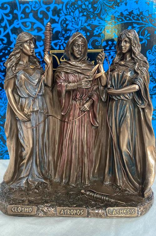 Moirai beeld ‘the 3 fates of destiny’ 19cm nieuw, Verzamelen, Beelden en Beeldjes, Nieuw, Ophalen of Verzenden