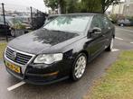Volkswagen Passat 1.6 Businessline | Navigatie | Trekhaak |, Stof, Gebruikt, 4 cilinders, 700 kg