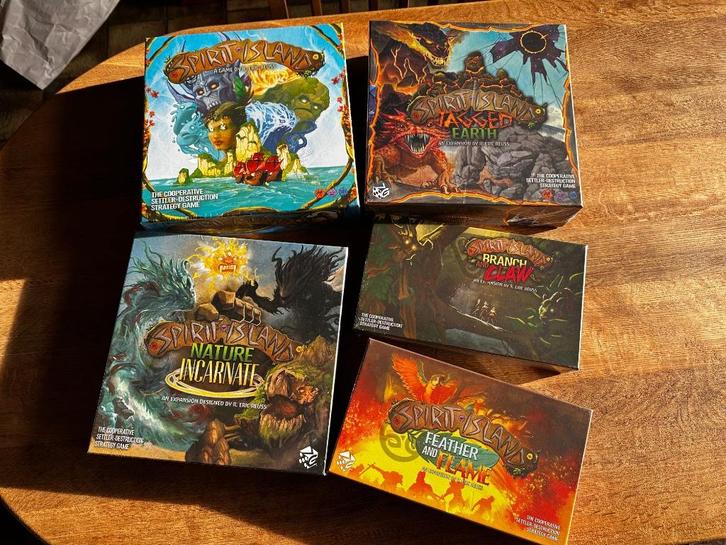 Spirit Island + Expansions Bundle (Engels), Hobby en Vrije tijd, Gezelschapsspellen | Bordspellen, Nieuw, Een of twee spelers