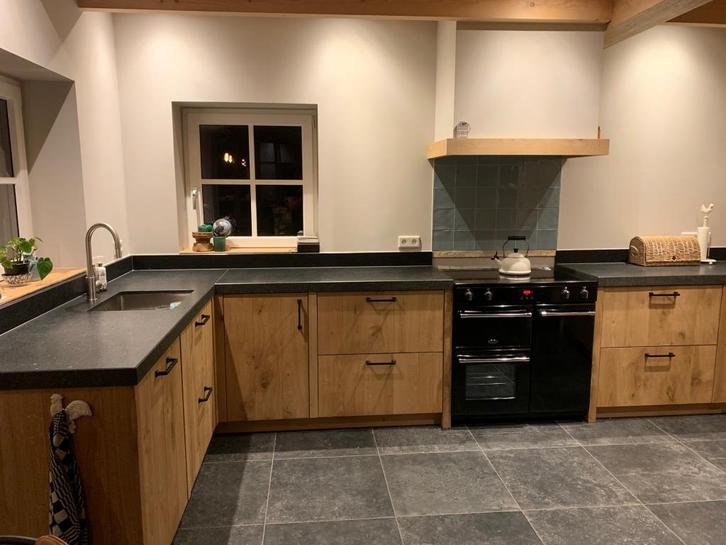 Massief eikenhouten keuken op maat - Landelijke keuken!, Huis en Inrichting, Keuken | Complete keukens, Nieuw, Overige typen, Bruin