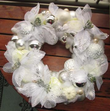 Nieuwe Sneeuwwitte Kerst Krans 44 cm Diverse Materialen beschikbaar voor biedingen