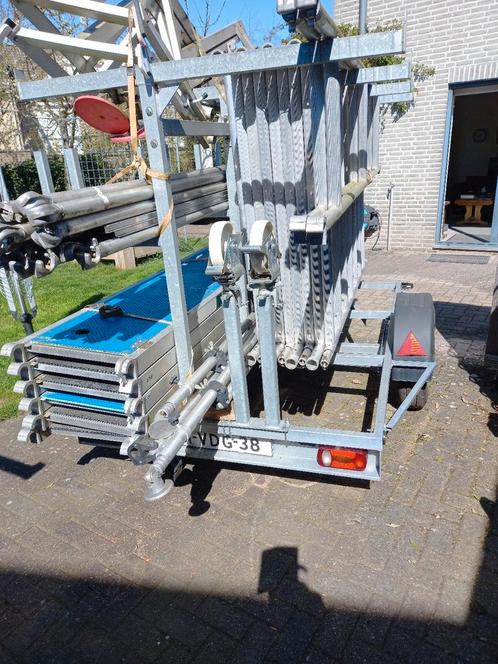 Steiger op aanhanger. Zonder schuindakbeveiliging., Doe-het-zelf en Verbouw, Steigers, Gebruikt, Rolsteiger of Kamersteiger, 5 meter of hoger