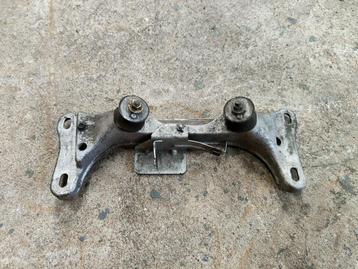 Versnellingsbak steun baksteun BMW 3 serie E46  Z4 E85 67571 beschikbaar voor biedingen