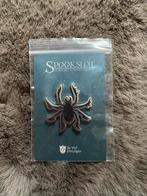 Spookslot vijfzintuigen pin, Verzamelen, Verzenden, Zo goed als nieuw, Button of Speldje