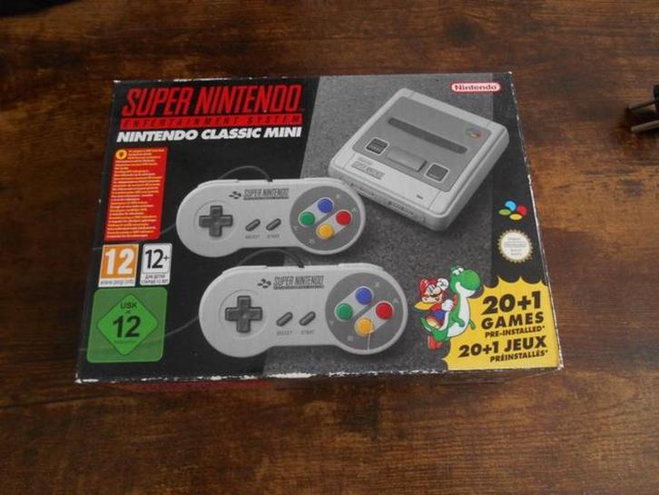 SNES  MINI MET MONITOR, Spelcomputers en Games, Spelcomputers | Nintendo Super NES, Zo goed als nieuw, Met 2 controllers, Met games