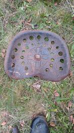 Heel oud zitje voor op de tractor of als decoratie., Ophalen