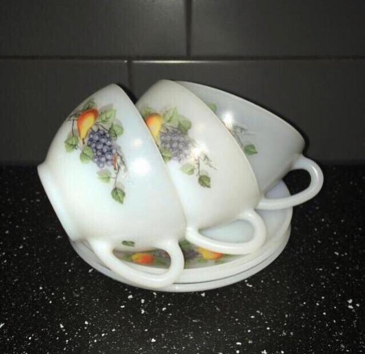 Arcopal Fruit de France Soep/Theekop met Schotel (x3), Huis en Inrichting, Keuken | Servies, Gebruikt, Kop(pen) en/of Schotel(s)
