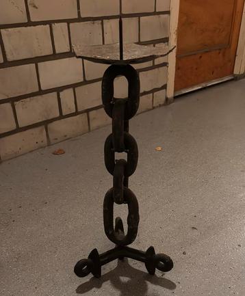 Smeedijzeren kaarsenhouder – robuuste kettingstijl (~50cm) beschikbaar voor biedingen