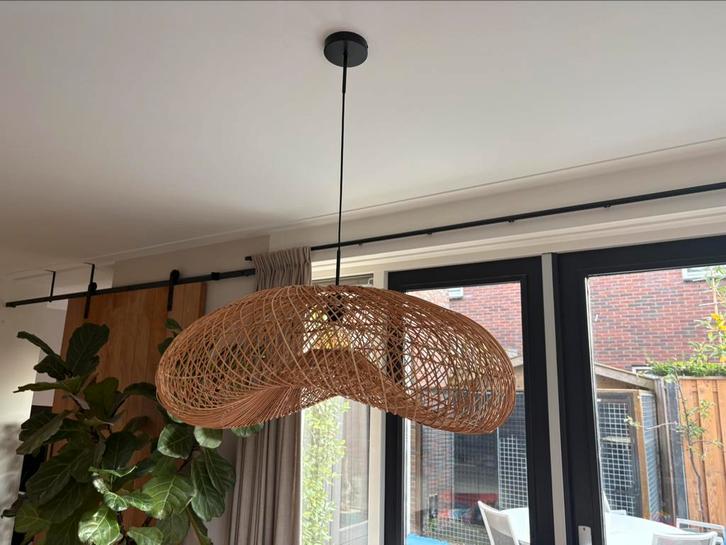 Kave Home Isora Rotan 81x56 lamp nieuw in doos hanglamp, Huis en Inrichting, Lampen | Hanglampen, Nieuw, Minder dan 50 cm, Overige materialen