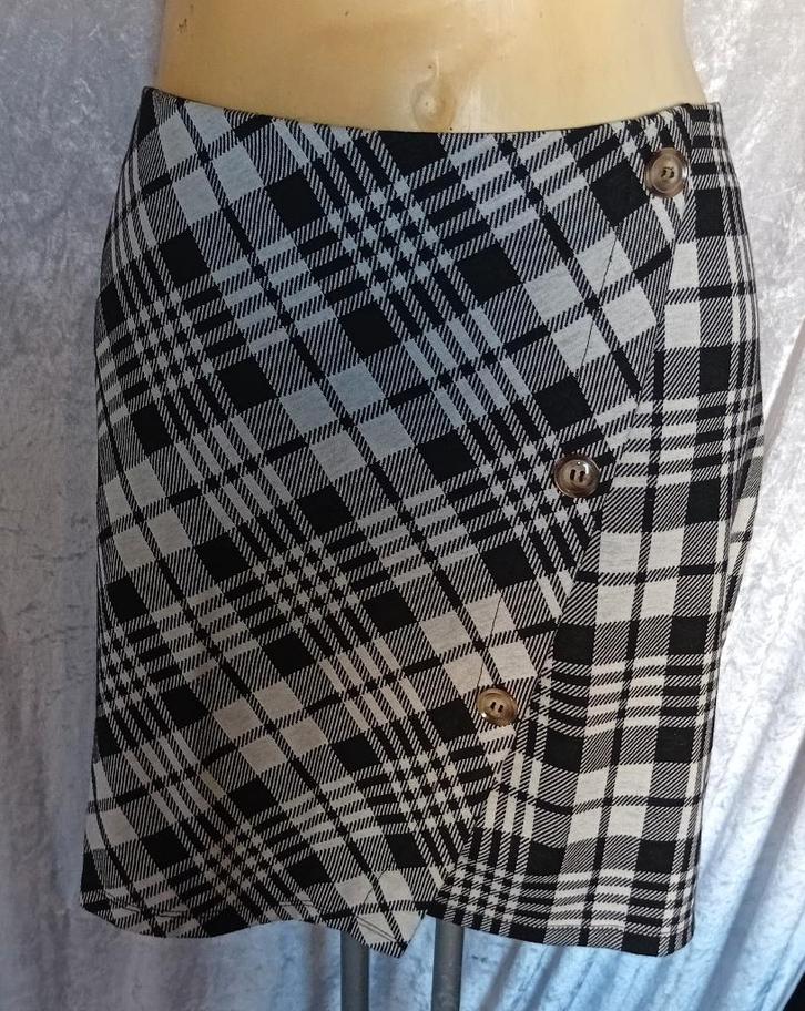 Super leuke geruite rok maat 42, Kleding | Dames, Rokken, Zo goed als nieuw, Maat 42/44 (L), Overige kleuren, Boven de knie, Ophalen of Verzenden