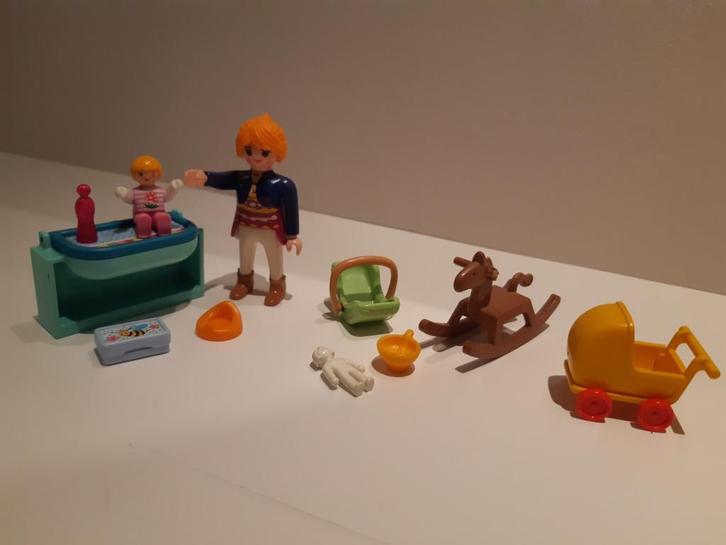 Playmobil 70418 - Moeder met baby en luiertafel / commode, Kinderen en Baby's, Speelgoed | Playmobil, Zo goed als nieuw, Ophalen of Verzenden