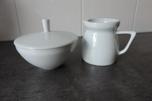 Nieuw roomstelletje, wit (melkkannetje en suikerpotje), Huis en Inrichting, Keuken | Servies, Nieuw, Overige typen, Overige stijlen