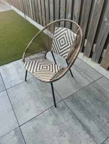 Tuinstoel beschikbaar voor biedingen