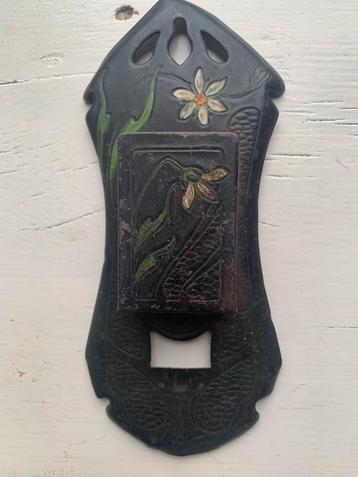 Brocante lucifer houder (blik) beschikbaar voor biedingen
