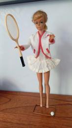 Vintage barbie tennispakje+raket+bal, jaren 50/60, Verzamelen, Overige Verzamelen, Gebruikt, Ophalen of Verzenden, Barbie kleding