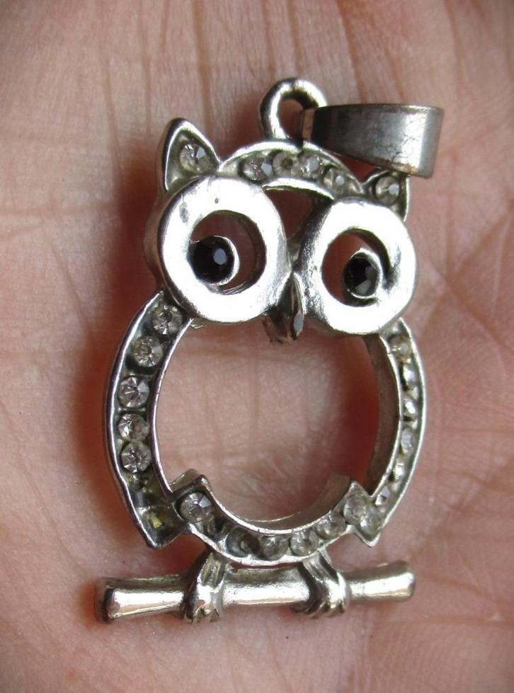 Uil~Zilver kleur uiltje als hanger~Strass~Zwarte ogen, Sieraden, Tassen en Uiterlijk, Kettinghangers, Gebruikt, Overige materialen