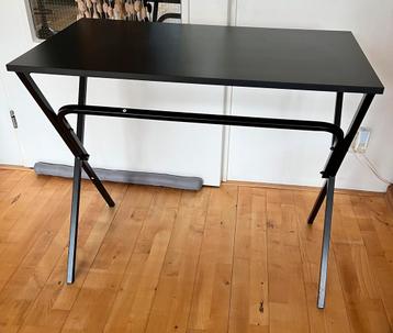 Zwarte bureau/ tafel beschikbaar voor biedingen