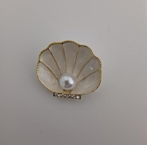 Goudkleurige broche schelp met grote parel, Sieraden, Tassen en Uiterlijk, Broches, Nieuw, Wit, Verzenden
