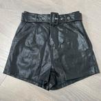 Leren en latex korte broekjes maat S, Kleding | Dames, Broeken en Pantalons, Ophalen of Verzenden, Zo goed als nieuw, Zwart, Kort