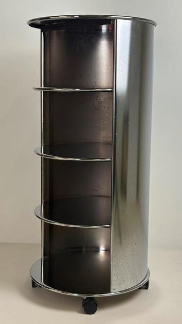 Space Age chromen ronde kast op wieltjes metalen display beschikbaar voor biedingen