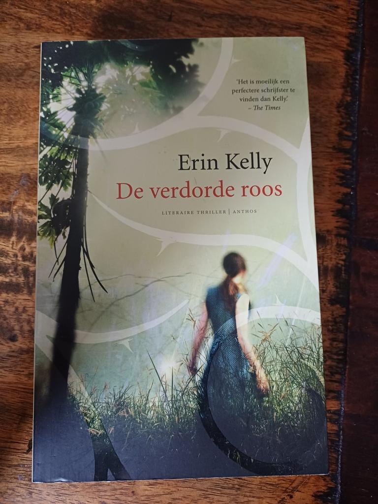 De Verdorrde Roos - Erin Kelly, Ophalen of Verzenden, Zo goed als nieuw, Erin Kelly, Nederland