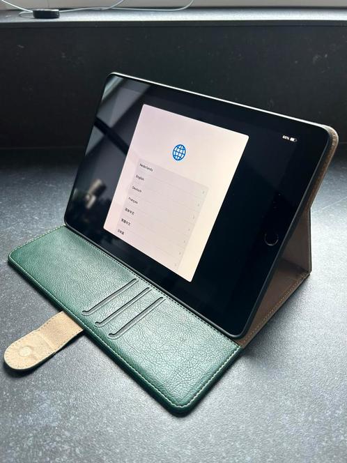 iPad 2018 32GB | met lader, doos & hoesje | in nette staat, Computers en Software, Apple iPads, Gebruikt, Apple iPad, Wi-Fi, 10 inch
