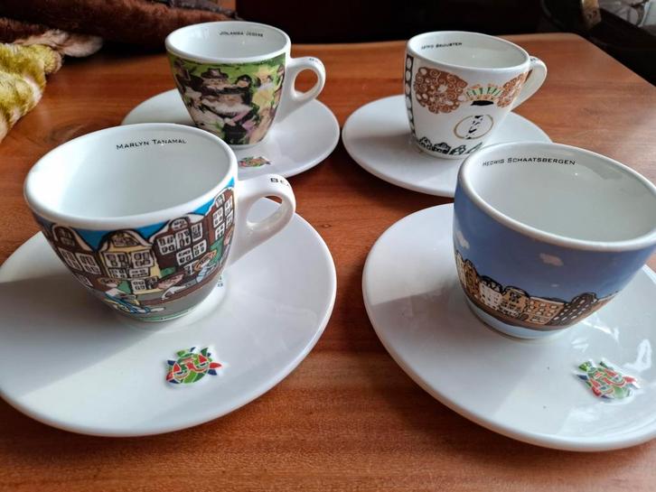 Set van 4 kop en schotels Amsterdam grachtenpanden en art, Antiek en Kunst, Antiek | Servies los, Ophalen of Verzenden