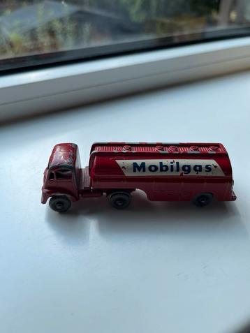 Matchbox M.8 Mobilgas Tanker 1961 met Doosje beschikbaar voor biedingen