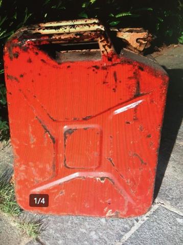 Vintage jerrycan van een Amerikaanse Willys Jeep uit 1943 beschikbaar voor biedingen