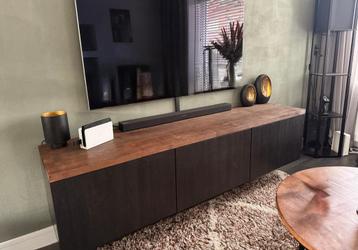 Ikea Besta TV meubel met steigehouden bovenkant