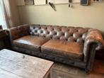 Vintage leren Chesterfield bank op wieltjes. Engelse bank, Huis en Inrichting, Banken | Bankstellen, Ophalen, Driepersoons, 75 tot 100 cm