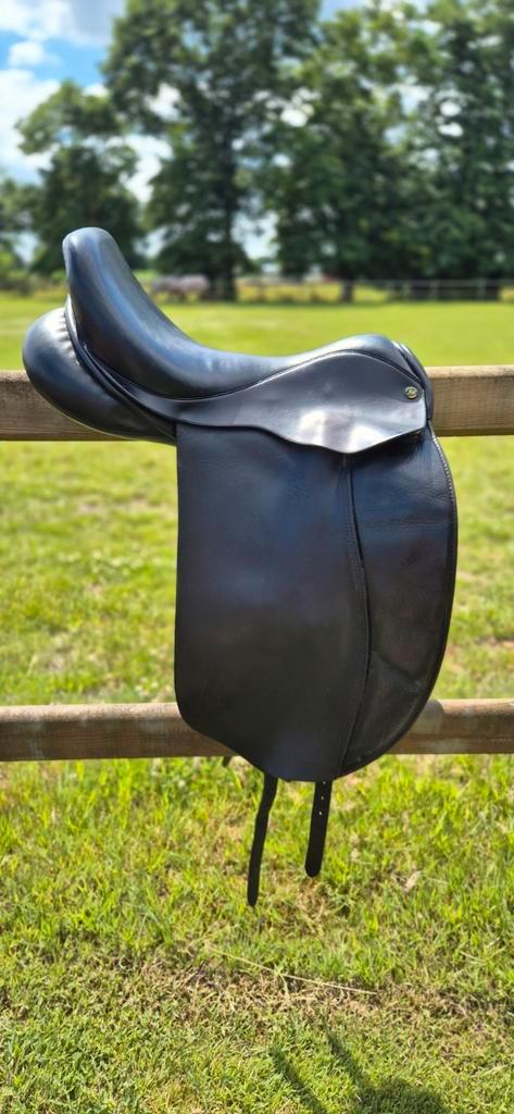 Hulsebos dressuur zadel 17,5 inch, Dieren en Toebehoren, Paarden en Pony's | Zadels, Gebruikt, Dressuur, Ophalen
