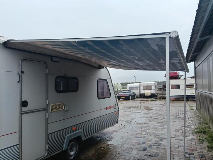 Beyerland 4 persoons ! Met Omnistor zakluifel !, Caravans en Kamperen, Caravans, Particulier, tot en met 4, 750 - 1000 kg, Treinzit