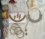 HELE SET!! Tekoop armbanden, kettingen, oorbellen, Sieraden, Tassen en Uiterlijk, Met kristal, Ophalen of Verzenden, Zo goed als nieuw
