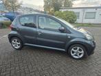 Toyota Aygo 1.0 12V Automaat 5DRS MMT Airco, Auto's, Toyota, Stof, Euro 6, 4 stoelen, 68 pk