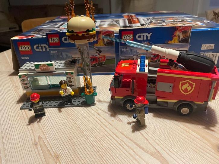 Lego City 60214 Brand bij het hamburgerrestaurant, Kinderen en Baby's, Speelgoed | Duplo en Lego, Zo goed als nieuw, Lego, Complete set