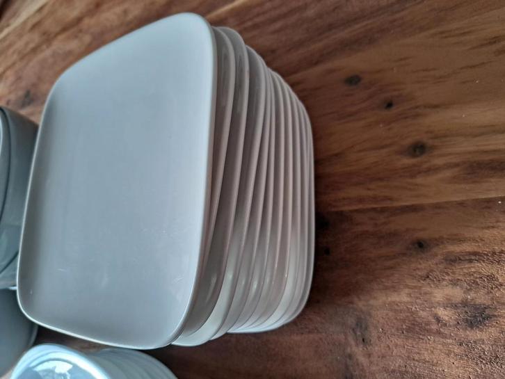Set van 12 vierkante borden van Yong Extra Strong New Bone C, Huis en Inrichting, Keuken | Tupperware, Zo goed als nieuw, Overige typen