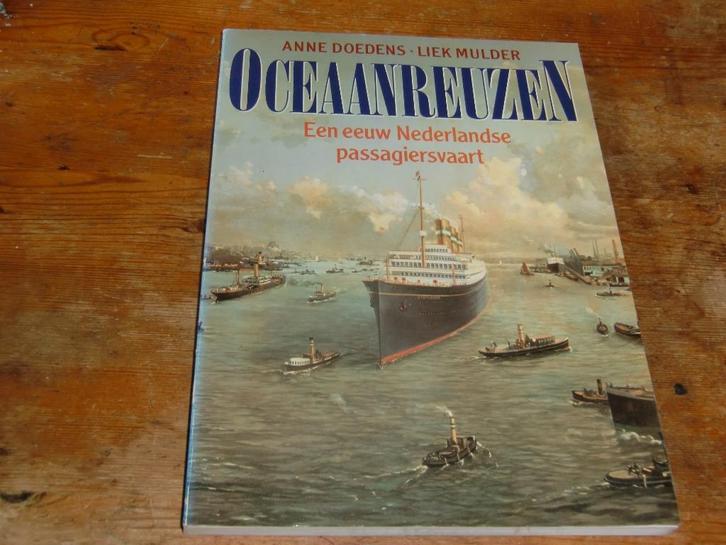 Oceaanreuzen : 100 jaar Nederlandse passagiersvaart (HAL), Verzamelen, Scheepvaart, Zo goed als nieuw, Boek of Tijdschrift, Motorboot