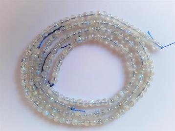 Labradoriet kraal lichtgrijs rond circa 4.2-4.3 mm beschikbaar voor biedingen